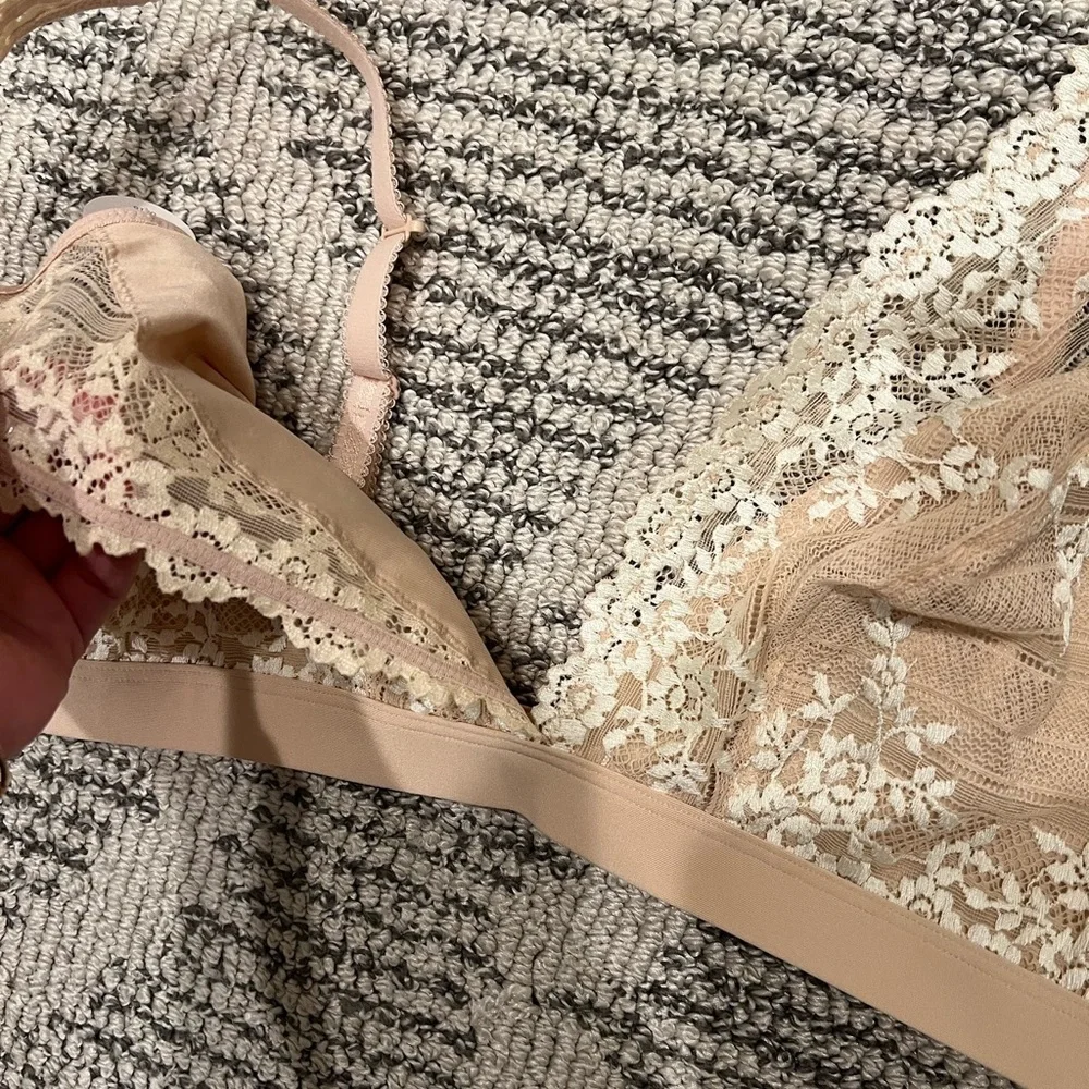 Wacoal embrace lace Soft Cup Wireless bra‎ Lingerie
